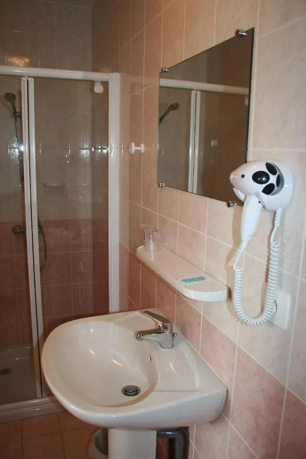 Annie Jouve Chambres D'Hotes Champassis Vebret Bed & Breakfast