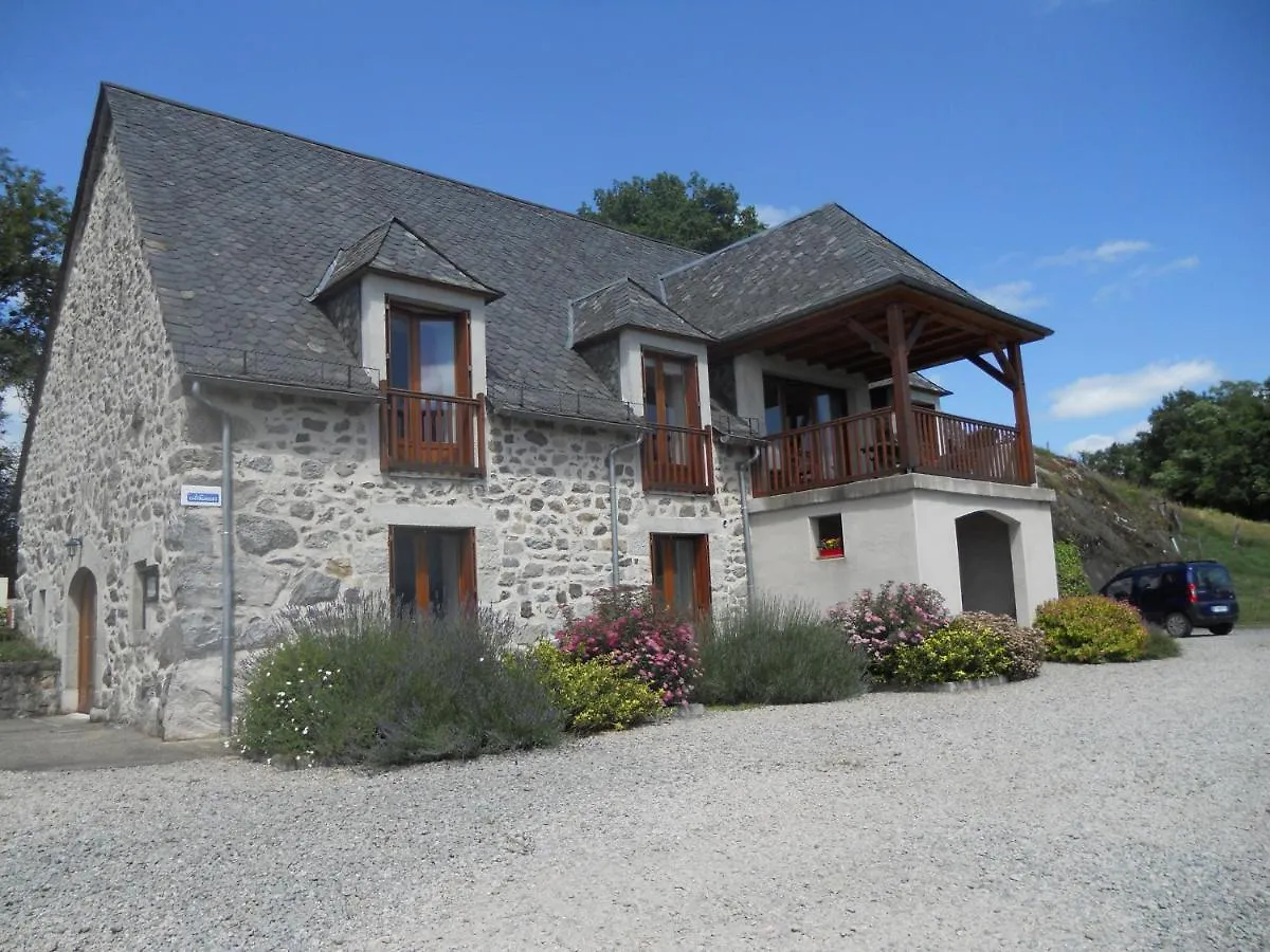 Annie Jouve Chambres D'Hotes Champassis Vebret