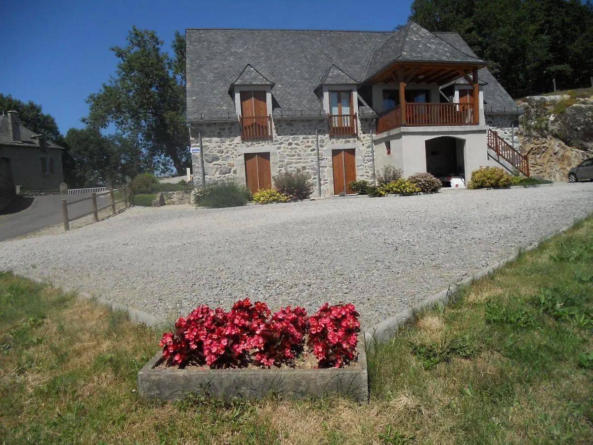 Annie Jouve Chambres D'Hotes Champassis Vebret France