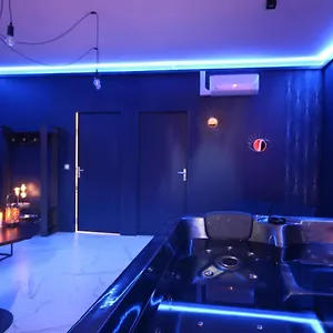 Blue Jacuzzi Couette-café